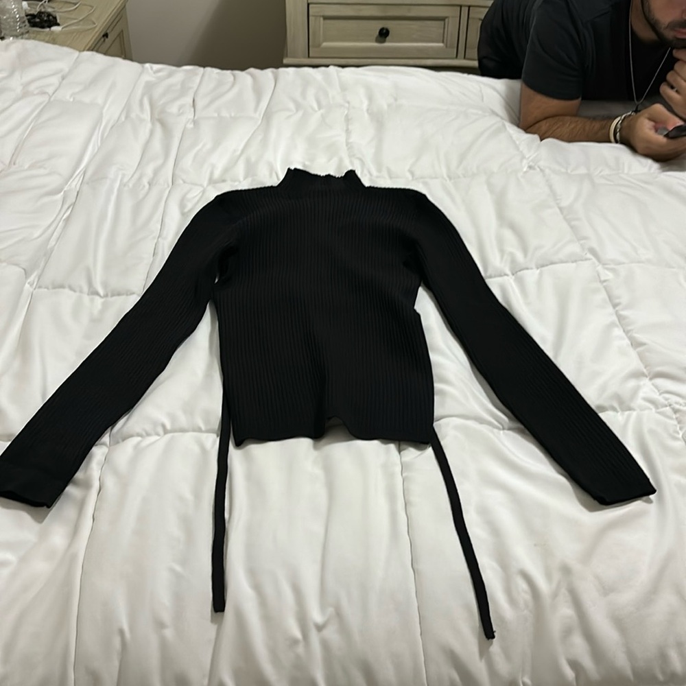 Aritzia babaton sculpt knit tie back long sleeve in black